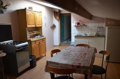 Cuisine ou kitchenette dans l'établissement Studio et colocation - Gîte Les 7 fontaines