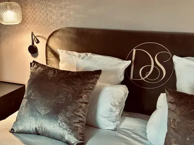 Un ou plusieurs lits dans un hébergement de l'établissement Domaine de Suzel Hôtel & Spa