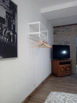 Télévision ou salle de divertissement dans l'établissement Le Gîte du haut