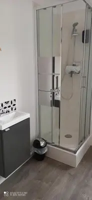 Salle de bains dans l'établissement Hotel de la Place