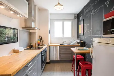 Cuisine ou kitchenette dans l'établissement HONORÊ - SUITE VENDÔME