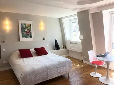 Un ou plusieurs lits dans un hébergement de l'établissement Celect'In Lyon Suites climatisées SkyView