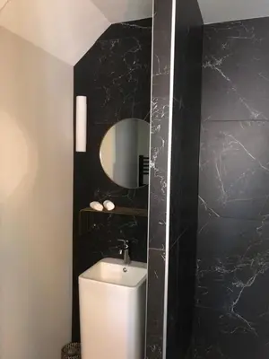 Salle de bains dans l'établissement Celect'In Lyon Suites climatisées SkyView