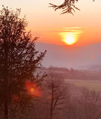 Lever ou coucher de soleil vu de le séjour chez l'habitant ou à proximité