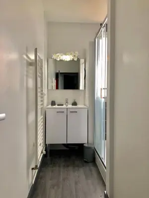Plan de l'établissement Grande chambre avec balcon privée dans un appartement en collocation