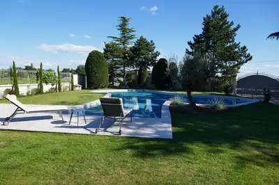 Piscine de l'établissement LE BEL AIR DE SAINT JEAN ou située à proximité