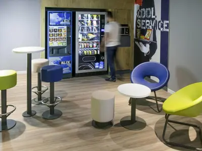Salon ou bar de l'établissement Hotel Ibis Budget Lyon Eurexpo -