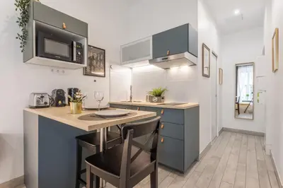 Cuisine ou kitchenette dans l'établissement HOME SWEET VAISE