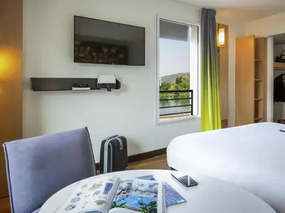 Télévision ou salle de divertissement dans l'établissement ibis Lyon Sud Vienne Saint-Louis