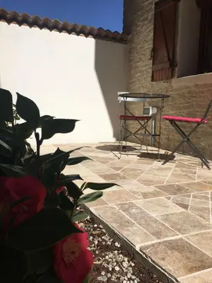 Terrasse ou espace extérieur de l'établissement Le Petit Secret d'Alban