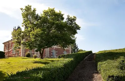 Jardin de l'établissement Château de Joyeux - Gîtes