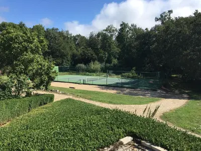 Tennis ou squash au sein de la maison de vacances ou à proximité
