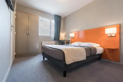 Un ou plusieurs lits dans un hébergement de l'établissement Hôtel L'Horizon - Restaurant La Fougassette