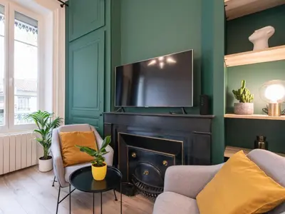 Télévision ou salle de divertissement dans l'établissement CHALEUREUX - Part-Dieu l Confort l Déco Luxe by Dreamy Flat Lyon