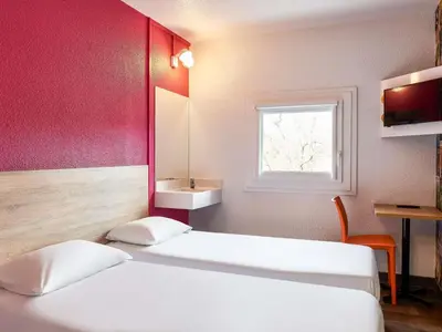 Un ou plusieurs lits dans un hébergement de l'établissement hotelF1 Lyon Solaize