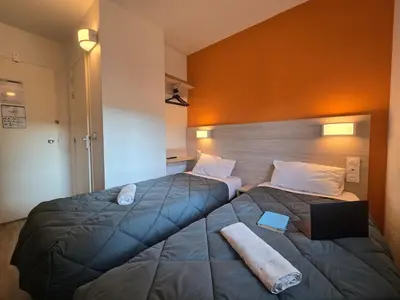 Un ou plusieurs lits dans un hébergement de l'établissement Premiere Classe Lyon Beynost