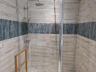 Salle de bains dans l'établissement Chambre double indépendante BALI au sein du domaine PASSELOUP