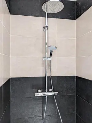 Salle de bains dans l'établissement Chambre double indépendante NATURALE au sein du domaine PASSELOUP