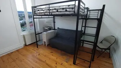 Un ou plusieurs lits dans un hébergement de l'établissement La Batisse de Saint-Chamond ( chambres )