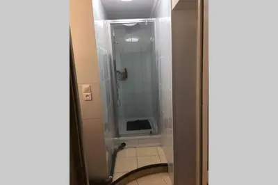 Salle de bains dans l'établissement Irigny: Maison calme à 10 minutes de Lyon