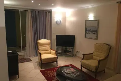 Télévision ou salle de divertissement dans l'établissement Irigny: Maison calme à 10 minutes de Lyon