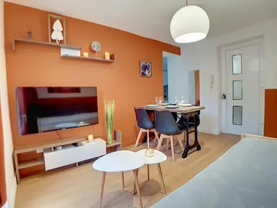 Télévision ou salle de divertissement dans l'établissement Stop Chez M Select Saga # Qualité # Confort # Simplicité