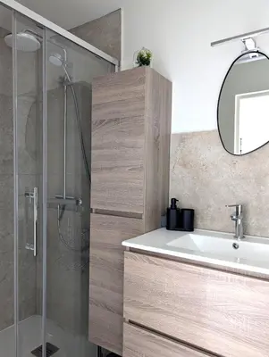 Salle de bains dans l'établissement Domaine du Barvy