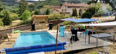 Piscine de l'établissement Halte du Vert Coteau ou située à proximité
