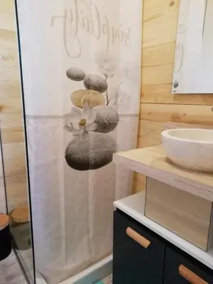 Salle de bains dans l'établissement Lodge climatisé avec vue panoramique