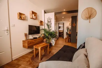 Télévision ou salle de divertissement dans l'établissement La Casa Bali