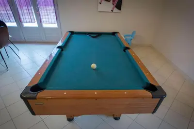 Billard dans l'établissement AU DOMAINE DE CHASSE