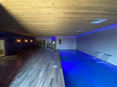 Piscine de l'établissement World Hotel ou située à proximité
