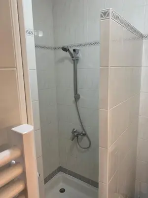 Salle de bains dans l'établissement Le Saint-Hilaire