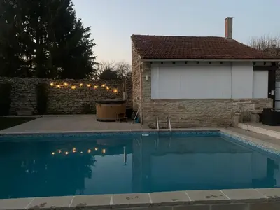 Piscine de l'établissement Le Saint-Hilaire ou située à proximité