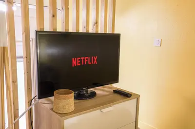 Télévision ou salle de divertissement dans l'établissement Duplex, bohème et fonctionnel proche Gratte-Ciel