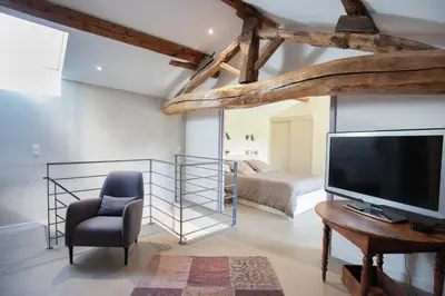 Télévision ou salle de divertissement dans l'établissement Le Relais de la Godasse