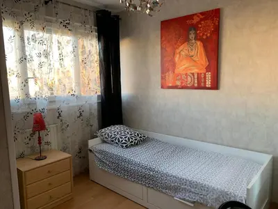 Un ou plusieurs lits dans un hébergement de l'établissement Jolie chambre Nenuphar dans belle maison