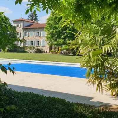 Séjour élégance et bien-être au CHATEAU de GRANDMONT - piscine et parc arboré au coeur du vignoble du Beaujolais