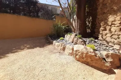 Plan de l'établissement STUDIO RENOVE RDC TERRASSE + EXTERIEUR PAYSAGE