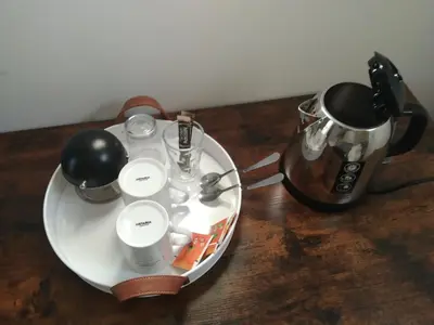 Plateau bouilloire dans l'établissement Chambres cosy proche cnpe Bugey - via rhona