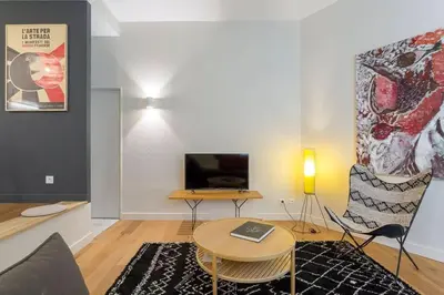 Télévision ou salle de divertissement dans l'établissement Arbre Sec - Furnished apartment - Downtown Lyon