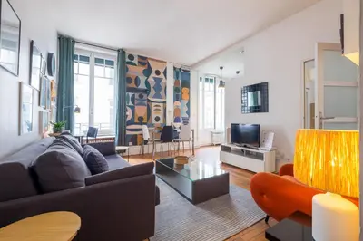 Télévision ou salle de divertissement dans l'établissement HONORÊ SUITE BOISSAC