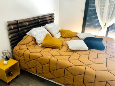 Un ou plusieurs lits dans un hébergement de l'établissement La Croisée Chambre d hôte avec sanitaires partagés