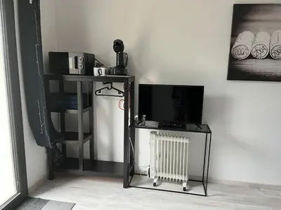 Télévision ou salle de divertissement dans l'établissement Chambre double indépendante HARMONIE au sein du domaine PASSELOUP