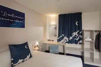 Un ou plusieurs lits dans un hébergement de l'établissement ACE Hôtel Lyon Vénissieux Parc des Expositions