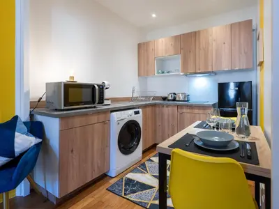 Cuisine ou kitchenette dans l'établissement LE DEDIEU - HYPERCENTRE GARAGE GRATUIT WiFi NETFLIX AMAZON PRIME