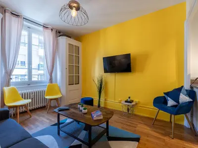 Télévision ou salle de divertissement dans l'établissement LE DEDIEU - HYPERCENTRE GARAGE GRATUIT WiFi NETFLIX AMAZON PRIME