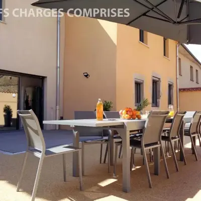 Gîte spacieux avec espace extérieur et jacuzzi à Montchal - FR-1-496-234