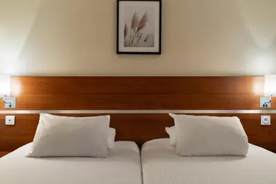 Un ou plusieurs lits dans un hébergement de l'établissement Comfort Hotel Aeroport Lyon St Exupery