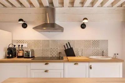 Cuisine ou kitchenette dans l'établissement Les Cocon des Pentes de la Soie